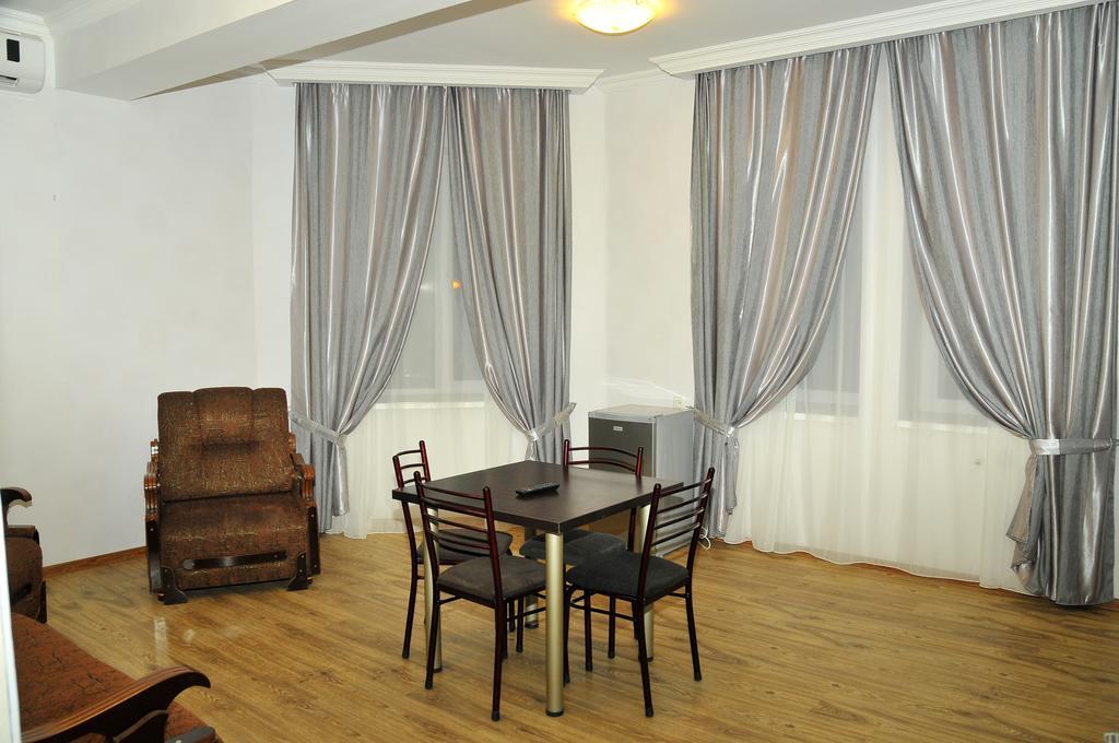 Alma-Ata Hotel Bordschomi Zimmer foto